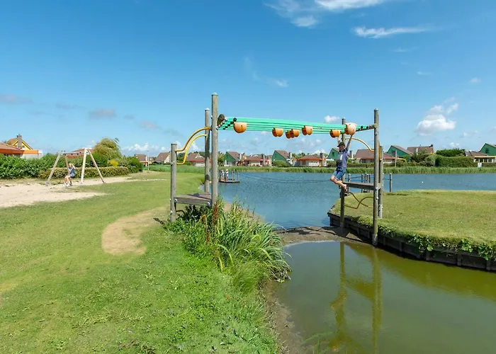 아파트 In By The Sea *