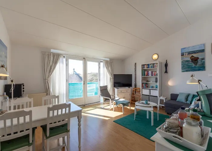 아파트 In By The Sea *